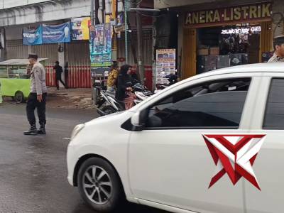 POLSEK MAESAN GATUR ARUS LALU LINTAS MENJELANG BUKA PUASA