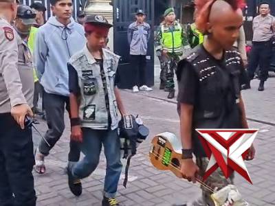 Polsek Soreang Polresta Bandung melaksanakan patroli gabungan bersama unsur terkait - PoliceTube