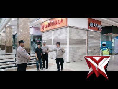 Anggota Polsek Gayungan Laksanakan Patroli di Pusat Pembelanjaan - PoliceTube