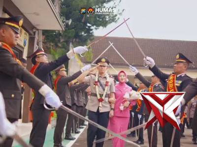 Kapolres Kediri Kota, AKBP Anggi Saputra Ibrahim, memimpin langsung upacara Serah Terima Jabatan - PoliceTube