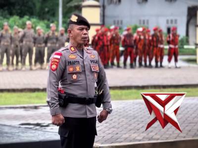 Kapolres Sambas Pimpin Apel Gelar Pasukan Operasi Lilin Kapuas-2025