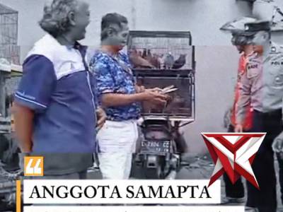 Anggota samapta Polsek Waru berikan binluh kepada penjual burung di pasar wadungasri - PoliceTube