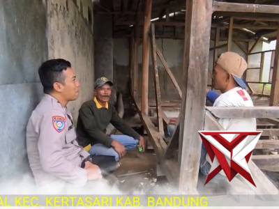 Polsek Kertasari melaksanakan kegiatan patroli kamtibmas - PoliceTube