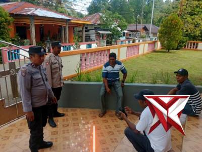 PATROLI RUTIN PIKET POLSEK LEITIMUR SELATAN