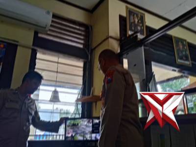 Serah terima piket penjagaan - PoliceTube