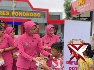 BERBAGI TAKJIL POLRES PONOROGO - PoliceTube