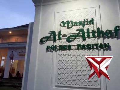 Polres Pacitan melaksanakan buka bersama di masjid Al-Althaf Polres Pacitan - PoliceTube
