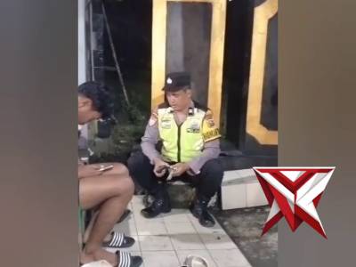 Anggota Polsek Parang Polres Magetan Hadir Di Tengah Masyarakat Melaksanakan Sambang Poskamling - PoliceTube