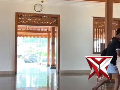 Dalam rangka mendukung Gerakan Indonesia Asri, personel Polsek Plaosan melaksanakan kegiatan bersih- - PoliceTube