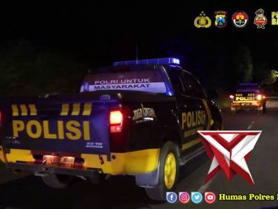 Sat Samapta Polres Bangkalan melaksanakan patroli malam dalam rangka menjaga situasi kamtibmas - PoliceTube