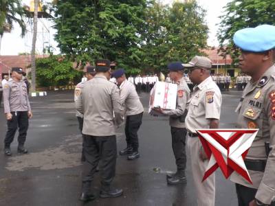 Penyerahan Penghargaan Dan Apresiasi Personel Polda NTT - PoliceTube
