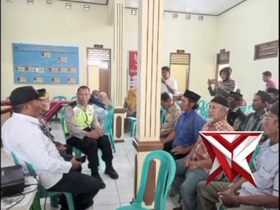 Kegiatan Jum'at curhat anggota Polsek Sruweng polres Kebumen