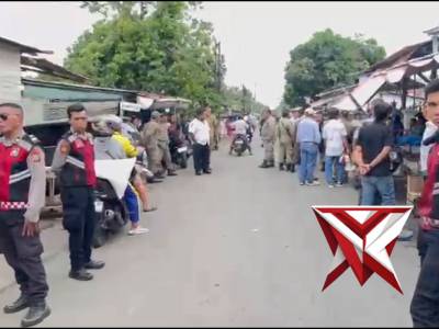 TIM PATROLI PANTERA SAT SAMAPTA POLRES BITUNG,MONITOR GIAT PENERTIBAN PEDAGANG PASAR GIRIAN.