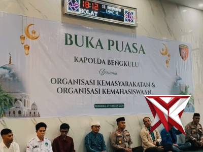 Kapolda Bengkulu berbagi Takjil di bulan RAMADHAN - PoliceTube