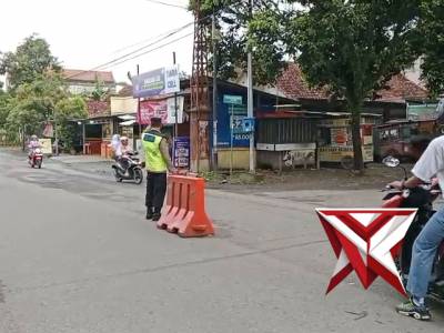 Polsek Karanganyar - PoliceTube