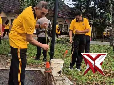 Polres Banjarbaru Gelar Kegiatan Korve di Fasilitas Umum Kota Banjarbaru. - PoliceTube