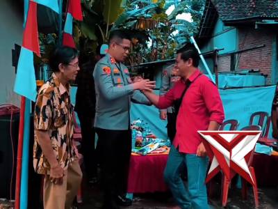 Kapolres Purbalingga meninjau Satkamling untuk memastikan warga menjaga keamanan tetap terjaga