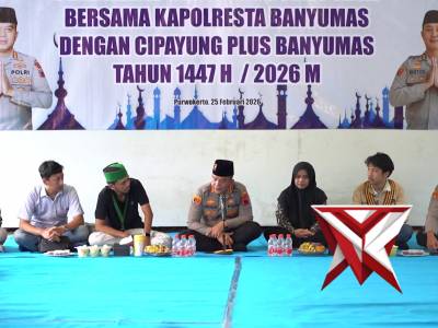 Pembagian takjil dan buka puasa bersama Kapolresta Banyumas dengan Cipayung Plus Banyumas - PoliceTube