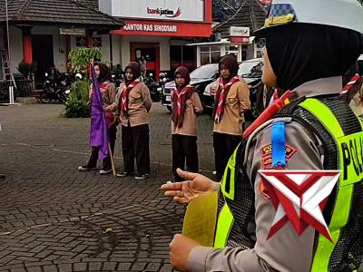 IPDA Anik Panitlantas Polsek Singosari - PoliceTube