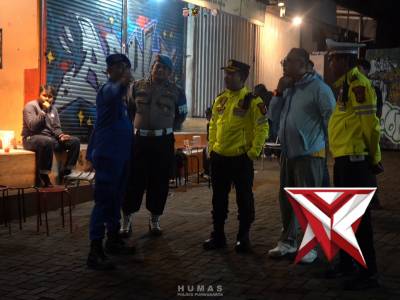 Malam Minggu Tapi Tetap Peduli Lingkungan! - PoliceTube