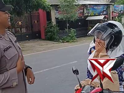 Bhabinkamtibmas polsek singgahan memberikan himbauan kamseltibcar lantas - PoliceTube
