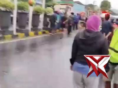 Laka lantas kota batu - PoliceTube