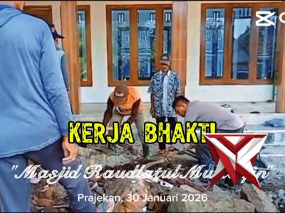 Bhabinkamtibmas Desa Bandilan bersama Takmir Masjid Kerja Bhakti Pembongkaran bangunan tempat wudhu. - PoliceTube