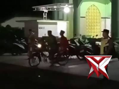 Anggota Polsek Takeran laksanakan pengaturan dan pengamanan giat ibadah di Masjid Aswaja Kiringan