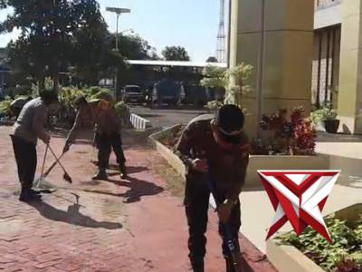 Kurve Di Lingkungan Mapolres Sumenep - PoliceTube