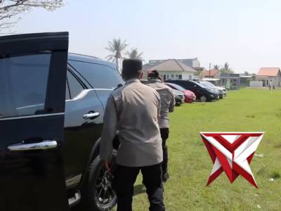 Viral Kapolres Serang Menanam Jagung Bersama Poktan Sumur Kenja Binuang - PoliceTube