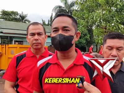 Korve Bersama membersihkan Sampah Di PPS Martapura - PoliceTube