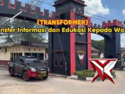 Humanis di Garis Depan: Brimob Jambi Bagikan Tali Asih kepada Massa Aksi Damai Dari Masyarakat Orang - PoliceTube