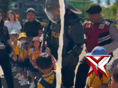 Polres Sumba Timur Terima Kunjungan Edukatif Siswa TK Charis Nacional Academy Sumba - PoliceTube