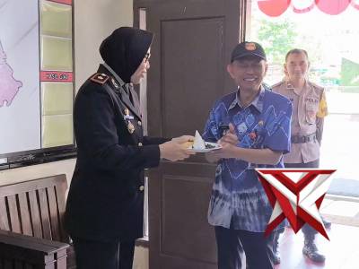 Kunjungan Camat Tembalang Dan Danramil 12 Tembalang Ke Polsek Tembalang Dlm Rangka Hut Bhayangkara.