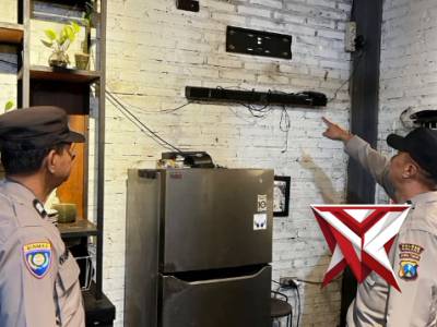 Anggota Polsek Kepanjen mendatangi TKP terjadinya Pencurian