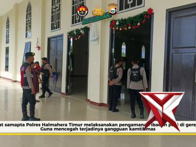 Pengamanan ibadah pagi di gereja