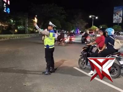 Pengaturan Lalu Lintas oleh satlantas Polres Kubu Raya - PoliceTube