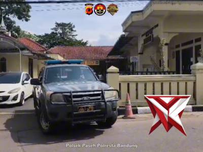 Pemberian Bantuan & Tali Asih | Polsek Paseh Polresta Bandung - PoliceTube