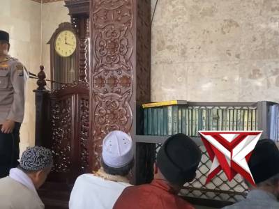 Himbauan kamtibmas Kapolsek Bantur di masjid Desa Wonokerto - PoliceTube