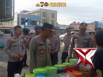 Kapolda Bengkulu Bersama PJU dan Kapolres/ta Jajaran Borong Takjil, Hidupkan UMKM Ramadan

Sebagai w