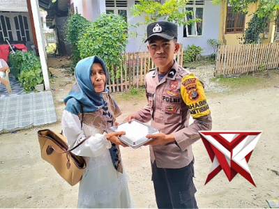 Kegiatan pembagisn mbg personl polsek - PoliceTube