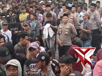 PENGAWALAN SEKALIGUS PENGAMANAN AKSI UNJUK RASA DI PEMKAB - PoliceTube