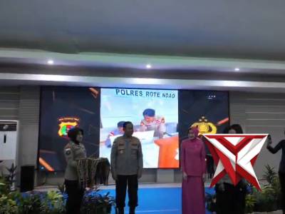 KAPOLDA NTT BERIKAN PENGHARGAAN KEPADA ANGGOTA BERPRESTASI - PoliceTube