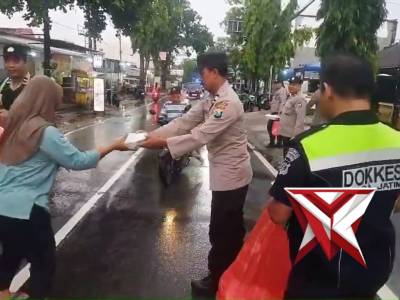 BAGI TAKJIL SIDOKKES POLRES BOJONEGORO - PoliceTube