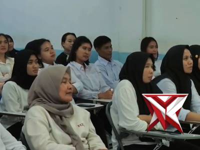 DENSUS 88 AT POLRI DAN KP2MI BERIKAN VAKSIN IRET KEPADA CALON PEKERJA MIGRAN INDONESIA