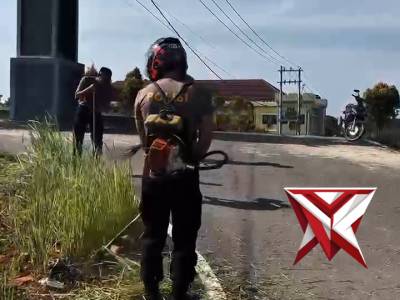 Dalam rangka menindaklanjuti perintah Presiden Batalyon D Pelopor melaksanakan kegiatan korve dimako - PoliceTube