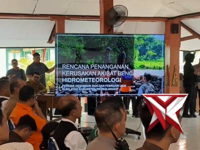 Peninjauan Masyarakat Terdampak Bencana Alam Oleh Gubernur Jawa Timur - PoliceTube