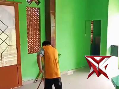 Bersih- bersih tempat ibadah - PoliceTube