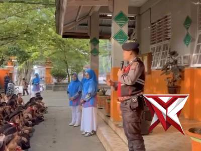 SAT SAMAPTA MELAKSANAKAN KEGIATAN POLICE GO TO SCHOOL - PoliceTube