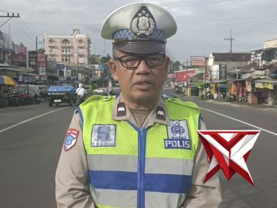 Aipda Mas Edi Efendi Live Report pada titik kemacetan sore hari di Wilayah Polsek Lawang - PoliceTube